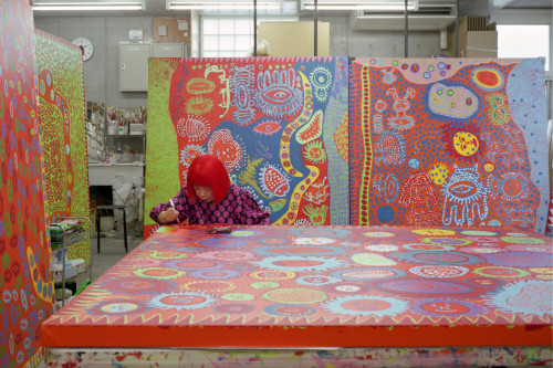 lemon2jul:dogma-art:Artist Yayoi Kusama in her studio in the psychiatric hospital in Tokyo and back 