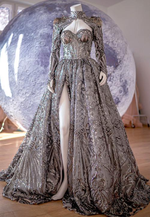 evermore-fashion:Favourite Designs: Chotronette ‘Moonshine’ Gown [x] [image id: three pictures of a 