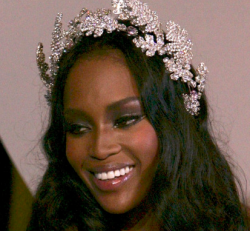 phreshouttarunway:  Naomi Campbell backstage at Christian Dior F/W 2007 