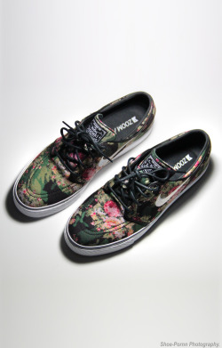 shoe-pornn:  Nike Janoski Digi Floral. My