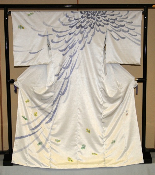 The 43rd Traditional Kaga-Yuzen Craft ExhibitionVisiting kimono “Hishogiku” by Yoshinori