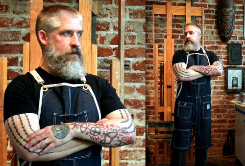 mucksnipe:Aaron Smith gets formal in the studio in his new apron.www.knifeflag.com/store/spli