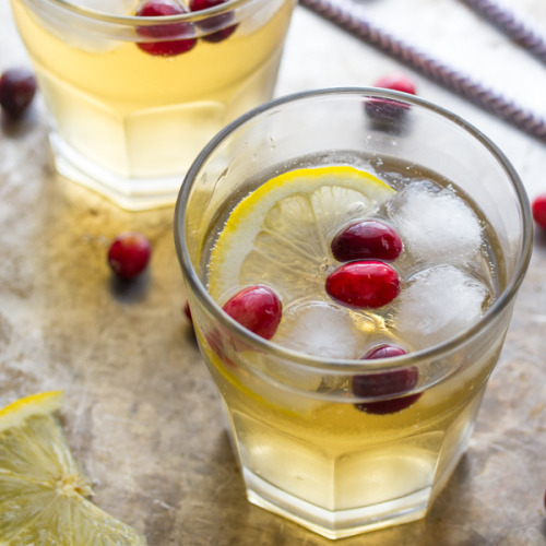 magicalfoodtime: (via Cranberry Ginger Cider Cocktail | Sweet Peas and Saffron)