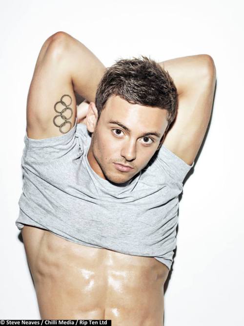 mrwillet:  STOP BEING PERFECT.  But seriously why can’t he be mine? :( 