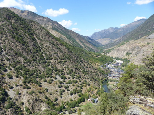 Hike from Llavorsí to la Crestelleta, a memorial site and front line in the Spanish