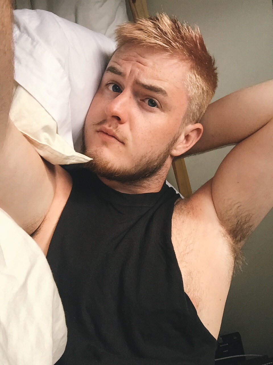 gingerium:  jellybiscuit:  im digging being a golden blonde boy rn  So cute 