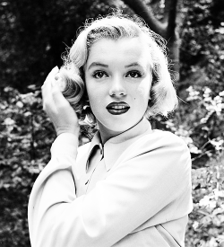 missmonroes:  Marilyn Monroe photographed by Ed Clark, 1950 