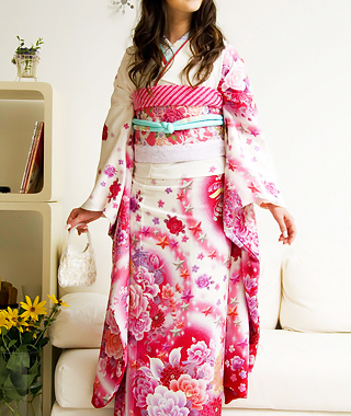 ichinitsuite:   Furisode (振袖) is a style porn pictures