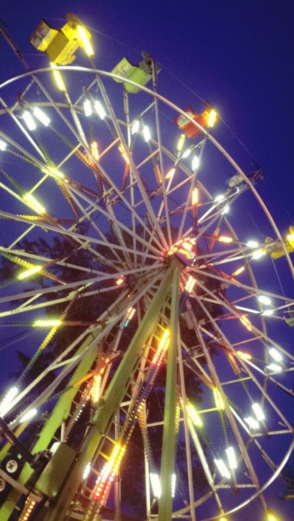 narutofucker69:  carnivals are my aesthetic