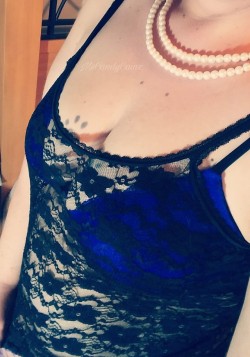 sassysexymilf:  I hope I’m not too late! It’s my first time here 😄  💜 Happy Monday 💜  MsCandyCainz  Beautiful lingerie ✅ Beautiful lady ✅  Hopefully this is the start of a lovely relationship doll. 💐