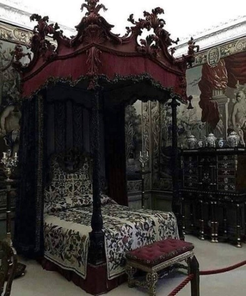 Gotta love that Victorian/ Baroque bedroom! And some people say goth can’t be classy?