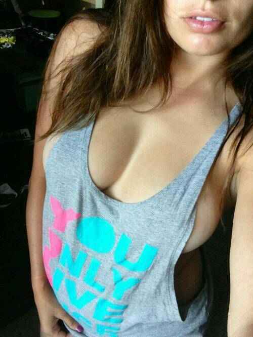 thatlittlepinkstar: sexywifebrianna: Good morning loves ❤ Goddamn. Morning!