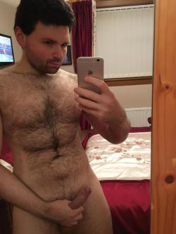 love-chest-hair:Lay down with this hairy