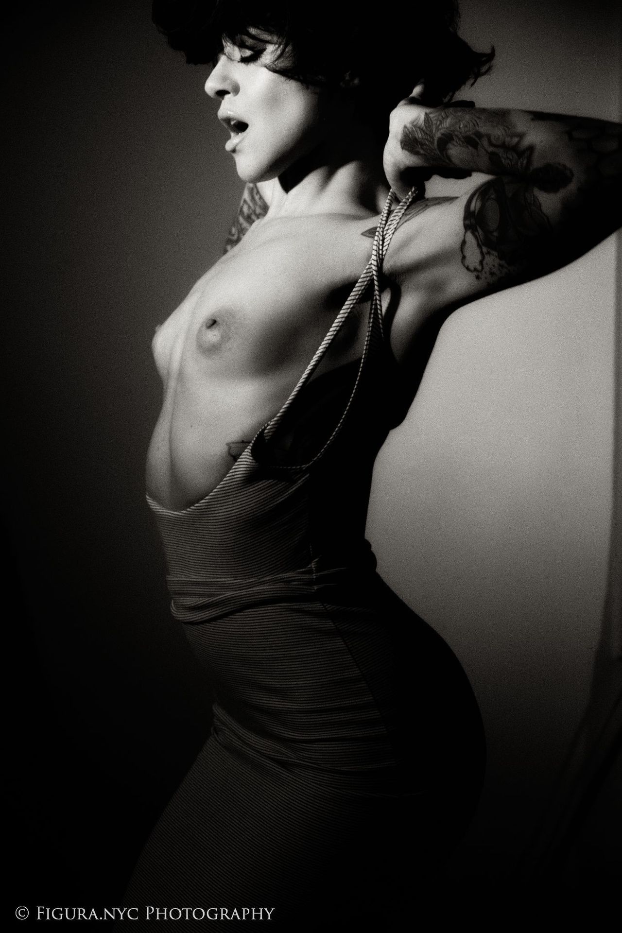 figuranyc:   Johannie NYC 2018-06-15  Prints: https://www.figura.shop/listing/621958503/nude-johannie-valdez-11x17-fine-art