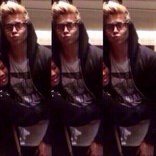 fkncalum:  lovedoctorcal:  WHY IS NOBODY TALKING ABOUT LUKE HEMMINGS IN GLASSES 