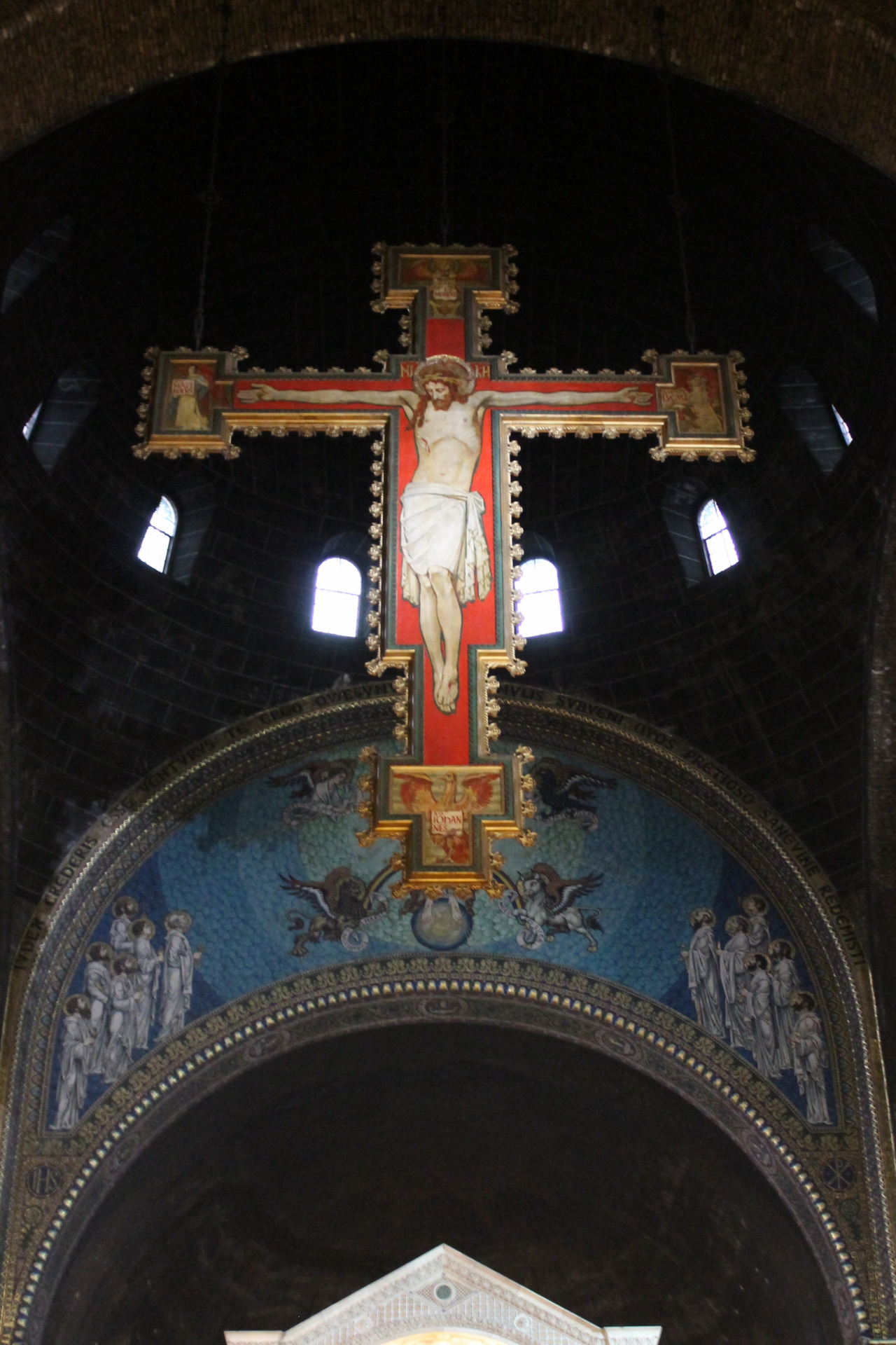 echiromani:
“Transept cross of Westminster Cathedral, London.
”