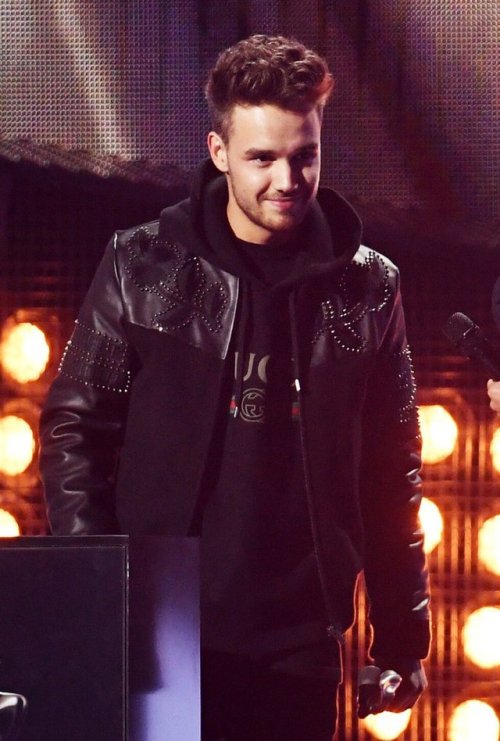 ziamsfey:Just look at this legend. My fucking man just saved 2017 and One Direction.