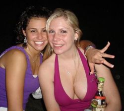 cleavage-n-downblouse.tumblr.com post 101457986291