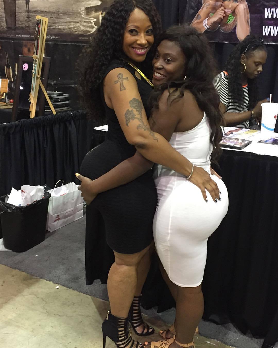 thequeencherokeedass:  Thank to everyone that came out to Exxxotica expo Chicago
