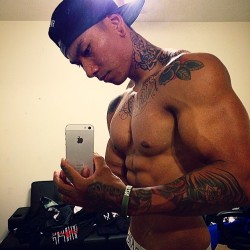 keepemgrowin:  Love the big arms, bro!