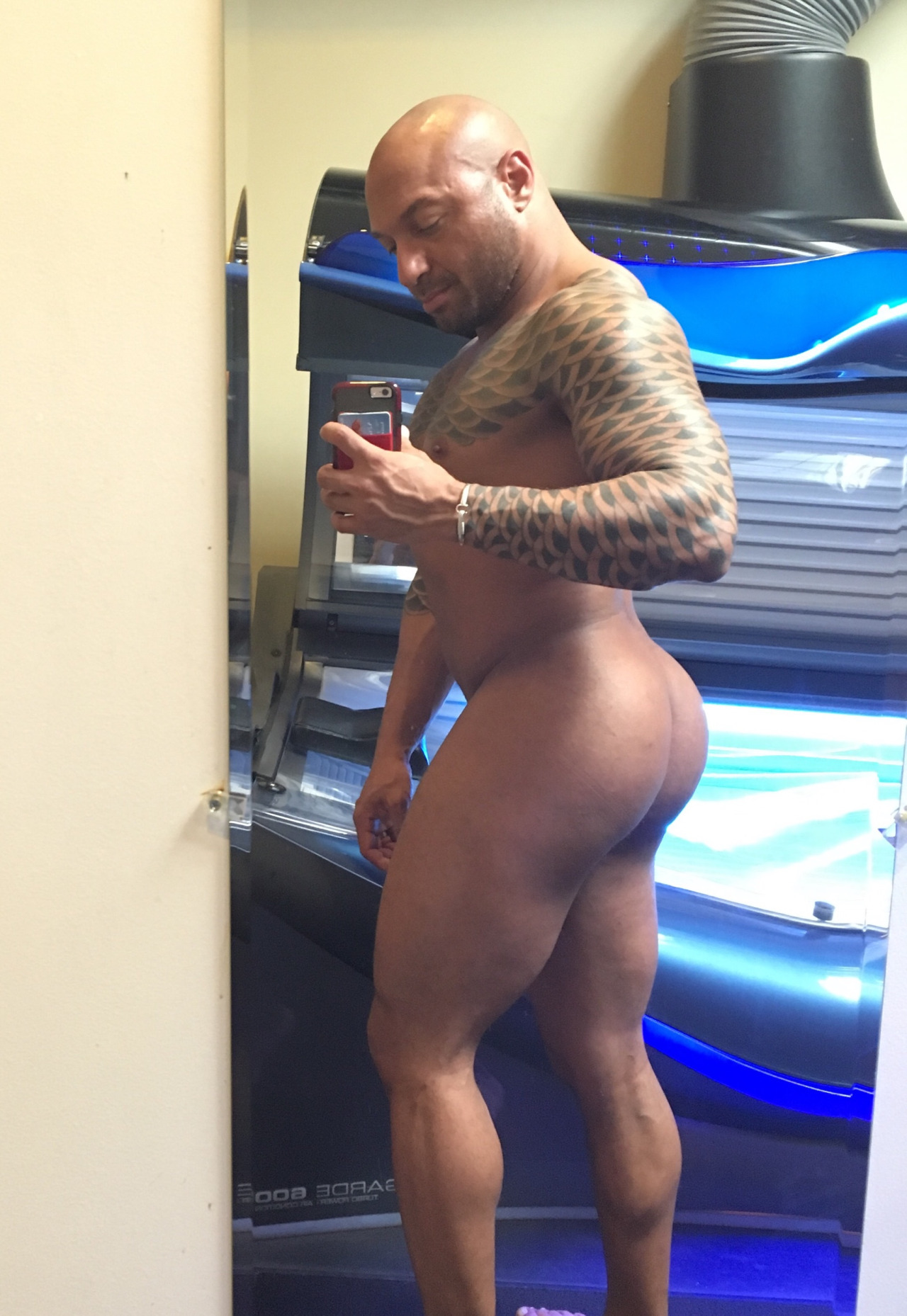 musclefeign:  tophereyoubttm:  Damn  Yes