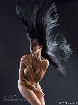 violetlahaie:  «Wild hair» by serpulido2006. Found in: http://ift.tt/1OgF8eN 