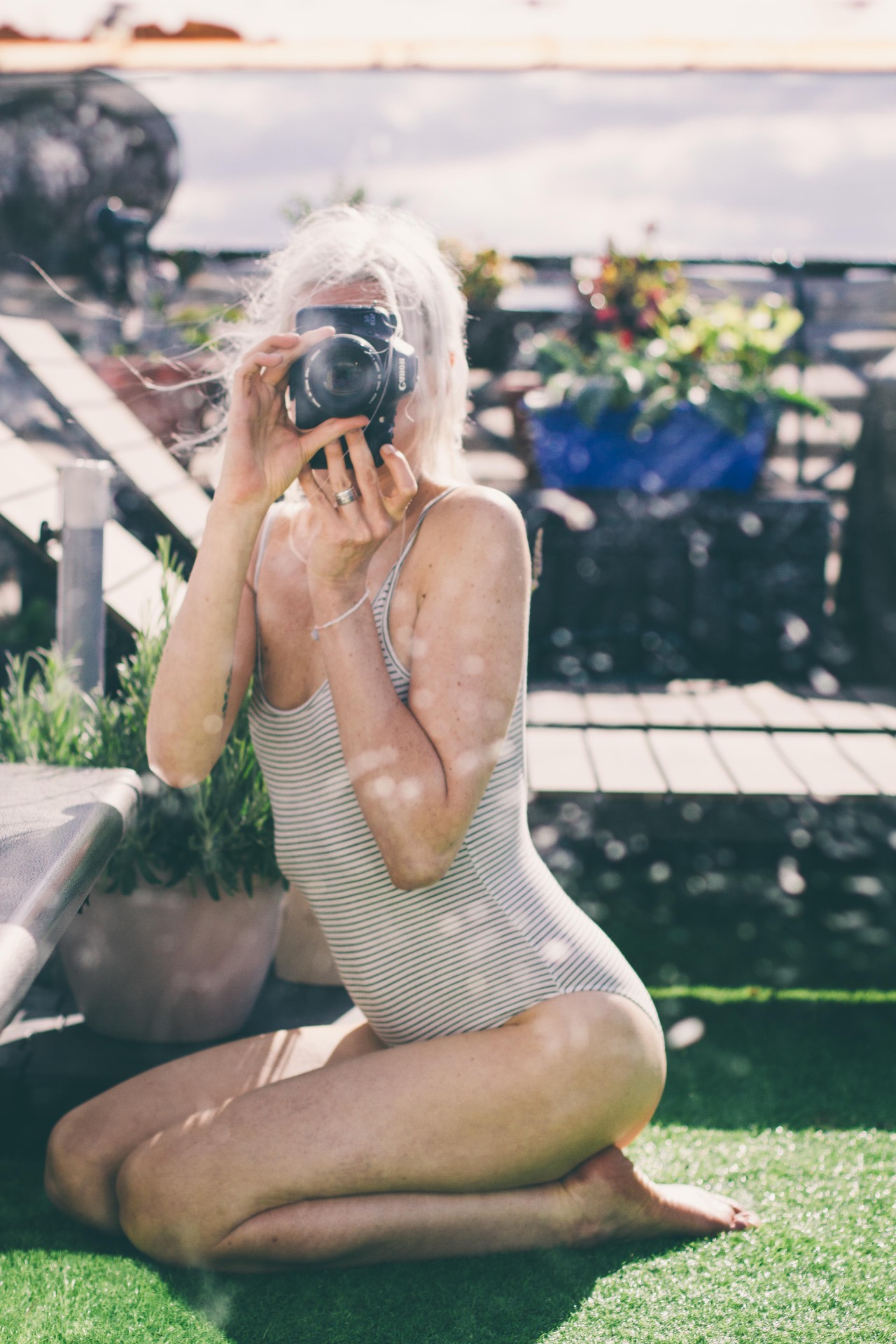 sugarmagnohlia:  self portrait on the roof terrace (yes, it had a mirror. expect