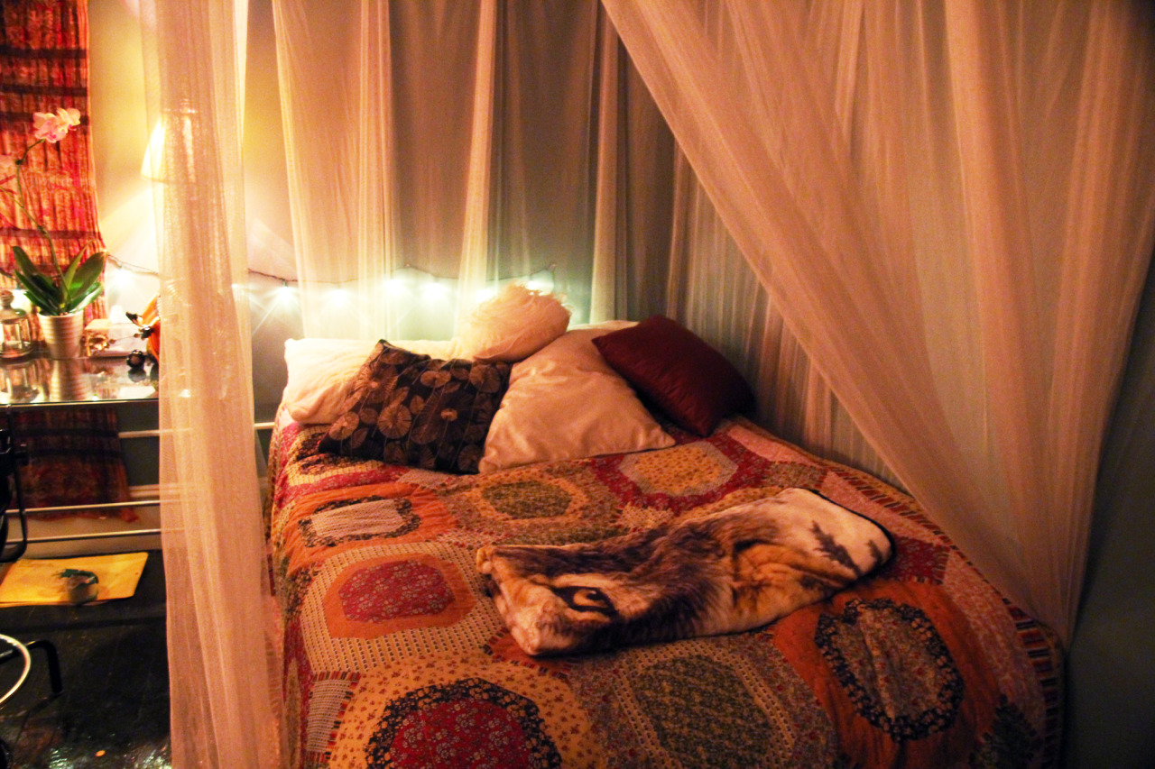dayzea:  my room right now, is one of the most peaceful, creatively stimulating,