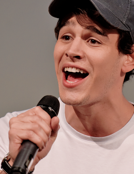 becauseyoushine:Alberto Rosende attends The Hunters Of Shadow 2 in Paris (O6.17.18)