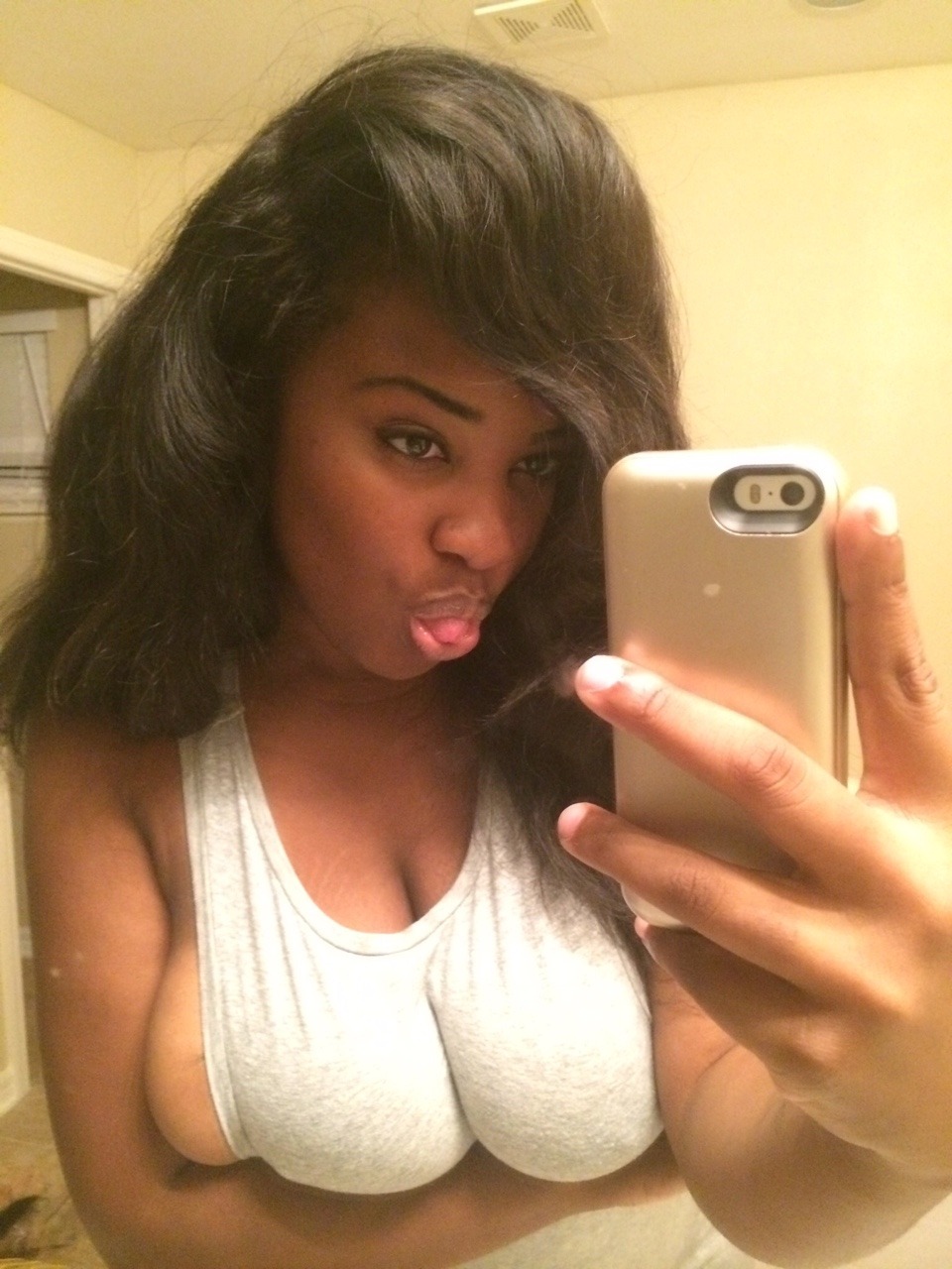 msixela:  mrgogettem:  msixela:  5s days i hate my 6 &amp; 6+ :(  why you hate