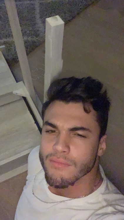 Grayson’s Snapchat (5/2/19)10:57PMWhat u know about building