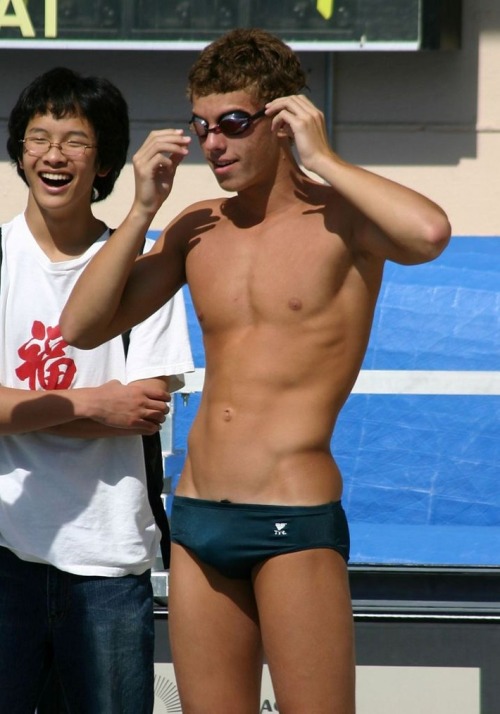 speedoclassics:  A beautiful body looking mighty fine in a green Tyr.