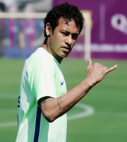 barcelonaesmuchomas:Neymar looks on during
