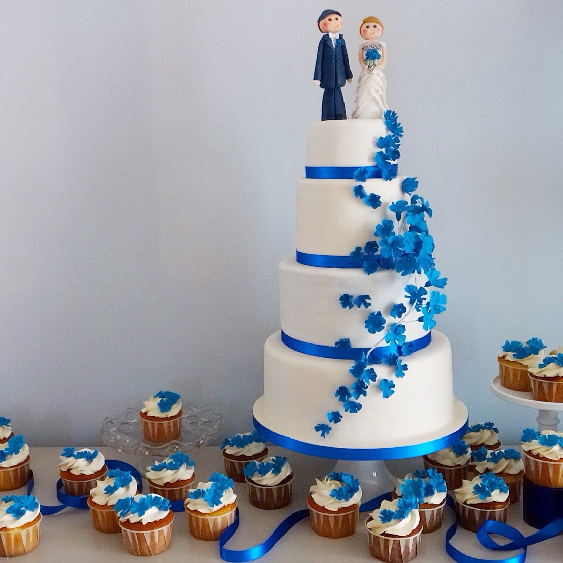 Cake Gallery: Blue Cupcakes | Romantic Moments Wedding Cakes: Custom Cake  Designs for your Perfect Day!