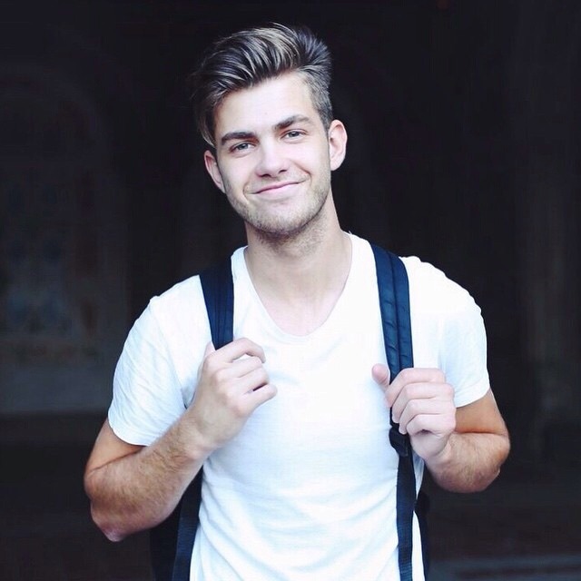 cuteboysandfeet:  cameron palatas 