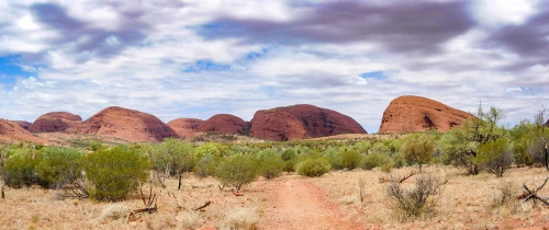 2005: 36 conglomerate domes make up Kata Tjuta (formerly known as The Olgas), which are 40km west of