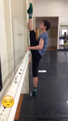 allaboutboys1996:  gayidk:  ballet boys are