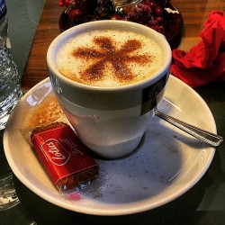 MY COFFEE HAS A STAR IN IT :D