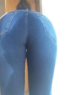never-wet-in-lace: what you see before you are the results of 3L of water emptied into my sub’s jeans after a difficult 3 hour hold! this time, she wanted to have a genuine accident so she could test her own limits that way, rather than have me give