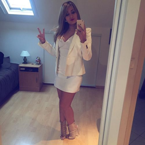 Total white ⚪️ Happy sunday ✌🏼️ #communion #ootd #family by audreydc_ http://ift.tt/1WKdeQv
