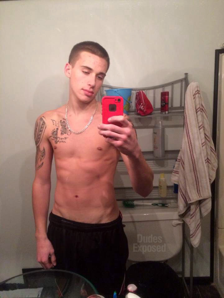 sk8trfuktoy:  in2younger:  Nice, the bulge is hot, well then u can see the rest!Cute