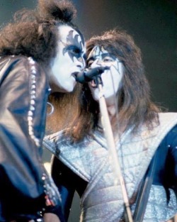 Posted @withregram • @acefrehleysshadow #Kisstory January 28, 1978New Haven, CT 🇺🇸ColiseumPromoter: Cross Country Concerts Corp.Other act(s): Rockets (Opener)Reported audience: 10,407 **SOLD-OUTReported gross: ๜,000Set list(s):Unknown.Notes:-