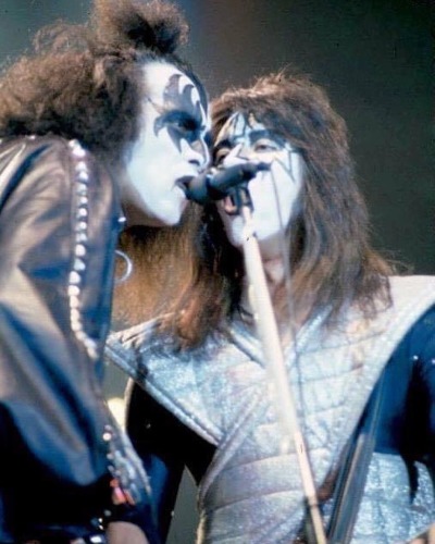 Posted @withregram • @acefrehleysshadow #Kisstory January 28, 1978New Haven, CT 🇺🇸ColiseumPromoter: Cross Country Concerts Corp.Other act(s): Rockets (Opener)Reported audience: 10,407 **SOLD-OUTReported gross: ๜,000Set list(s):Unknown.Notes:-