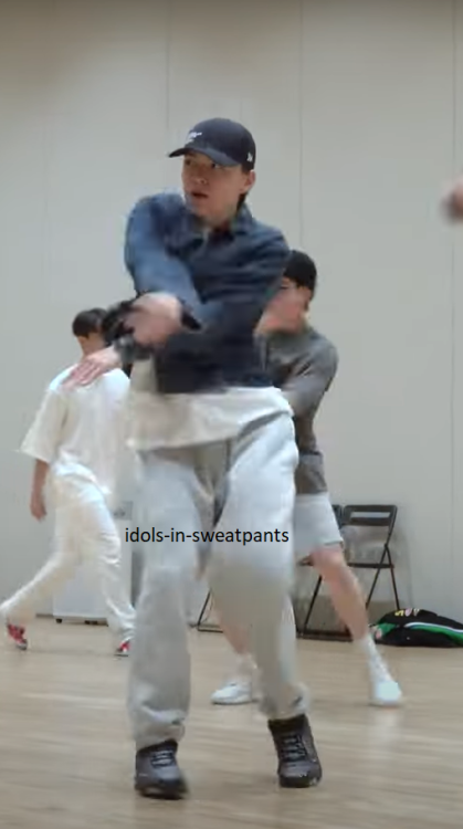 CHWE HANSOL [ VERNON ] - SVT[ source: Inside Seventeen ‘Ready to Love’ dance practice behind ] [ pho
