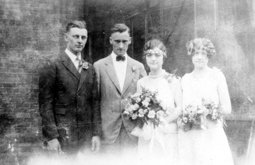 dottily: Hey these are some family photos of my great grandparents from the 1920s! There’s cap