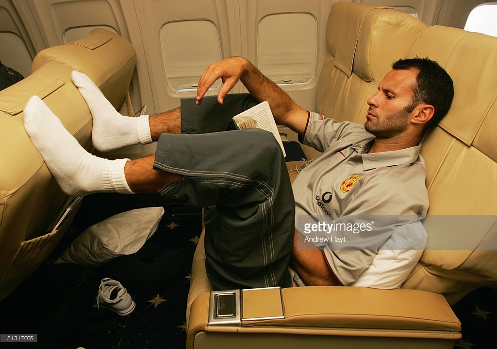 sockjersey:  Love road trips with dudes that kick their shoes off….. 