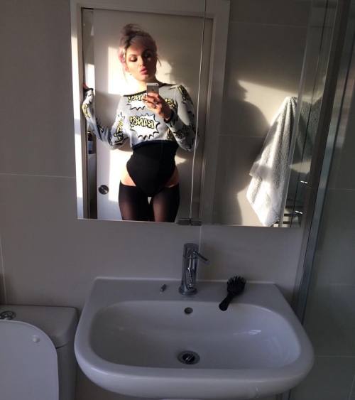 mydollwasahotwaterbottle:After Class Selfies (at Kew Gardens)