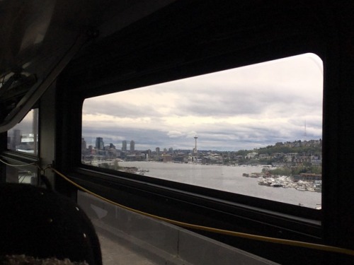 thedailyseattleite:4/25: My daily commute view. I don’t get tired of it.