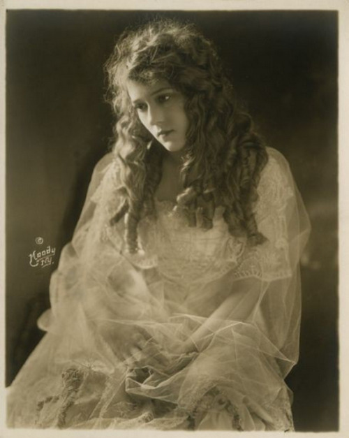 Mary Pickford, by Moody, NY, c. 1915