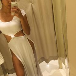 islandxlioness:  natural—soul:  islandxlioness:  Shopping…again  Your body»   you look great in that dress